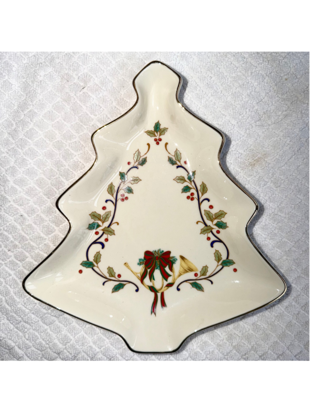 NWOB Mikasa Holiday Elegance FK001 Christmas Tree Candy Dish Porcelain Gold Trim